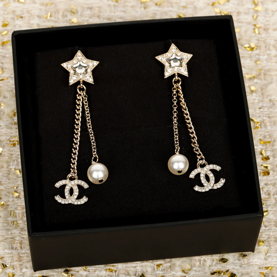 Chanel - Серьги-кисточки в виде звезд (25 пенсов)