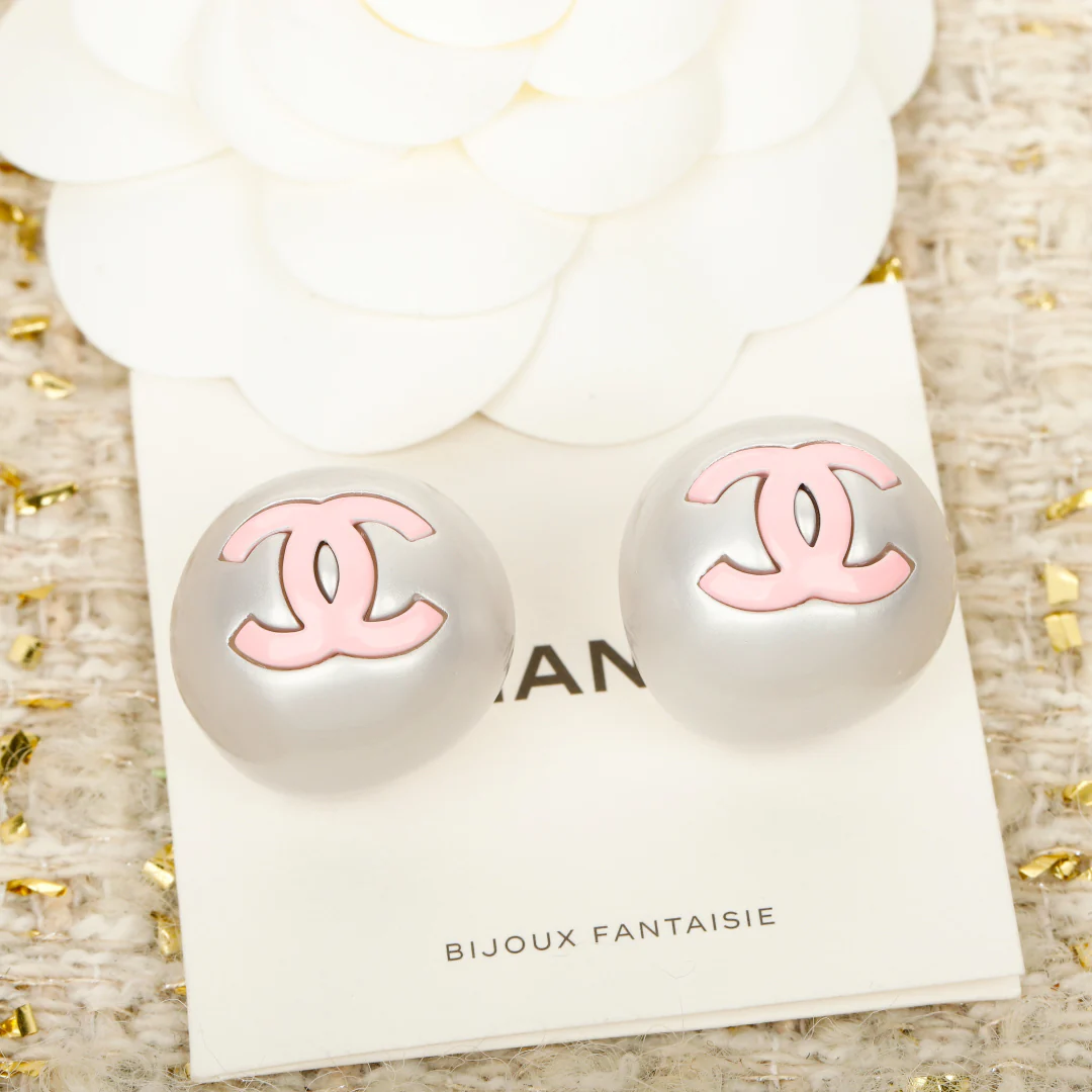 Серьги Chanel Double C с жемчугом, 25 пенсов - Черные - Розовые - В стиле Дженни - 1