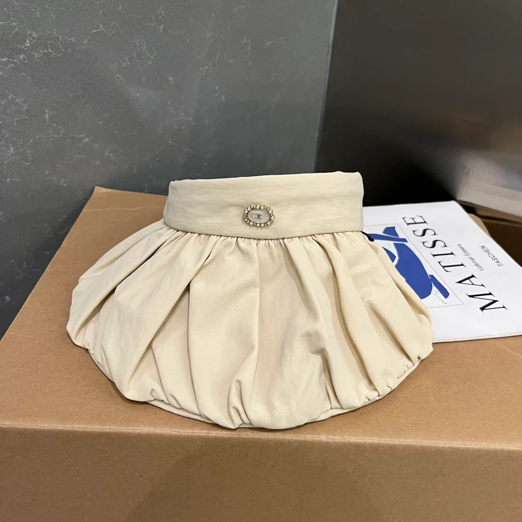 Chanel - Расстегнутый жилет - Солнцезащитная шляпа - Абрикосовый