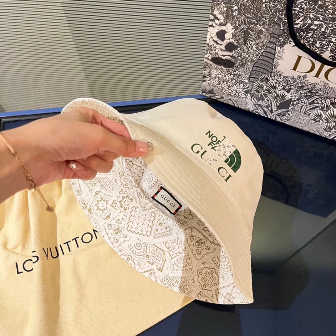 Коллаборация с Gucci - двусторонняя панама