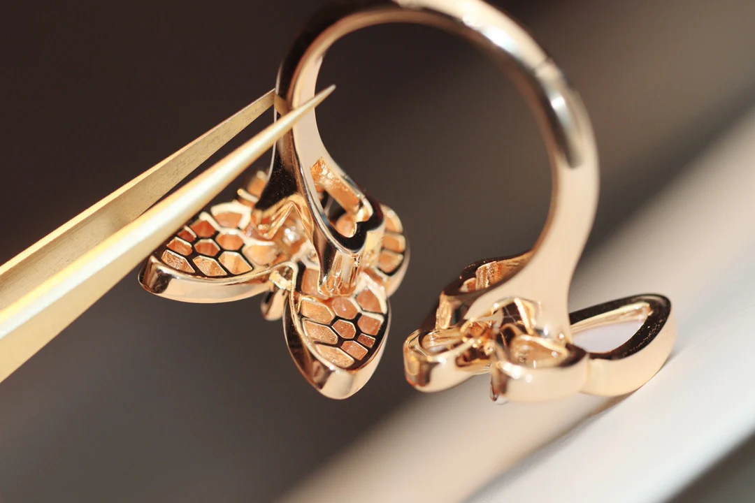 Ван Век - Кольцо 055