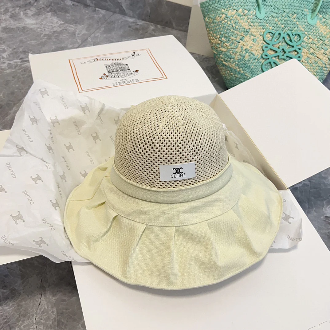 Широкополая рыбацкая шляпа Celine весна/лето 2024 — абрикосовый цвет.