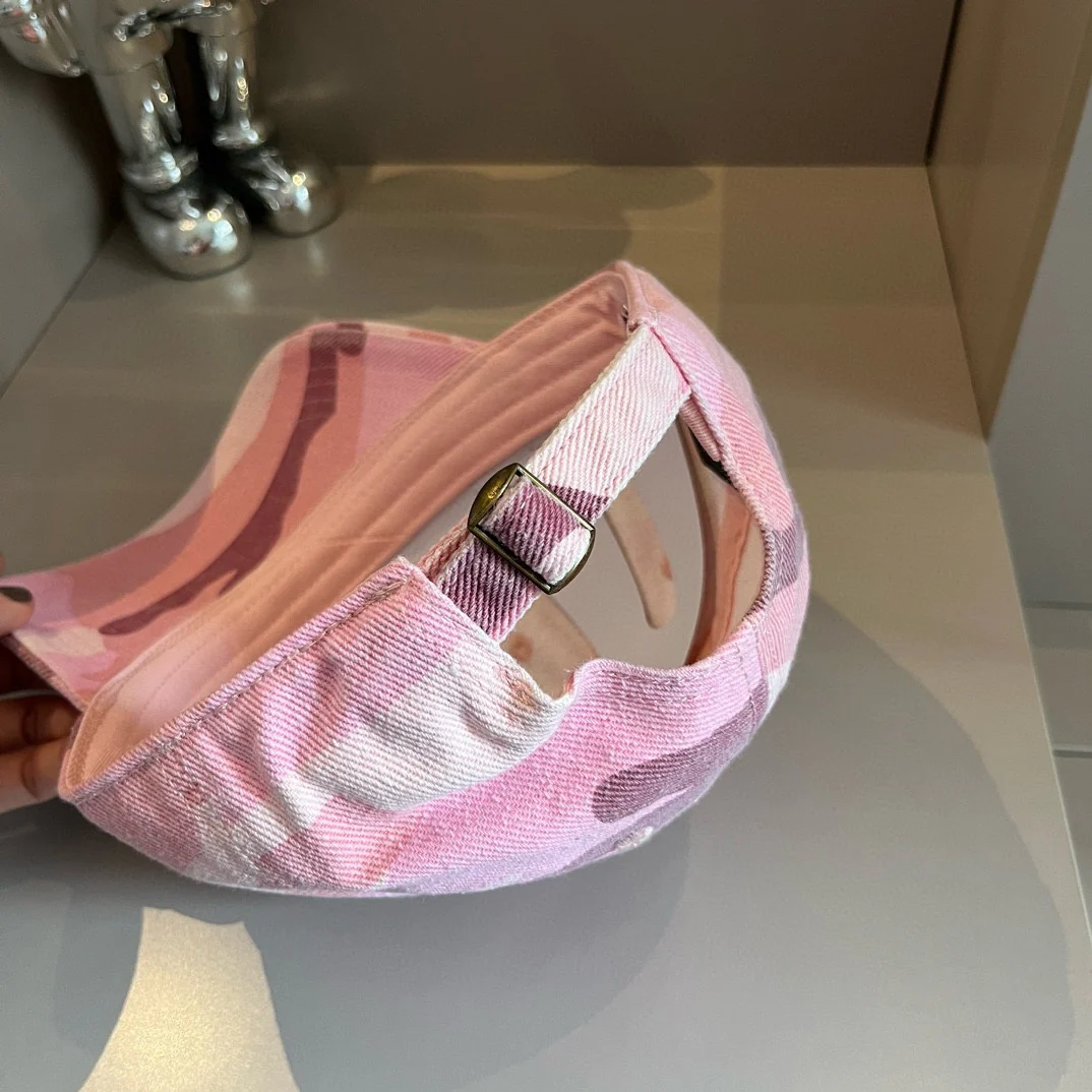 LV - Розовая камуфляжная бейсболка