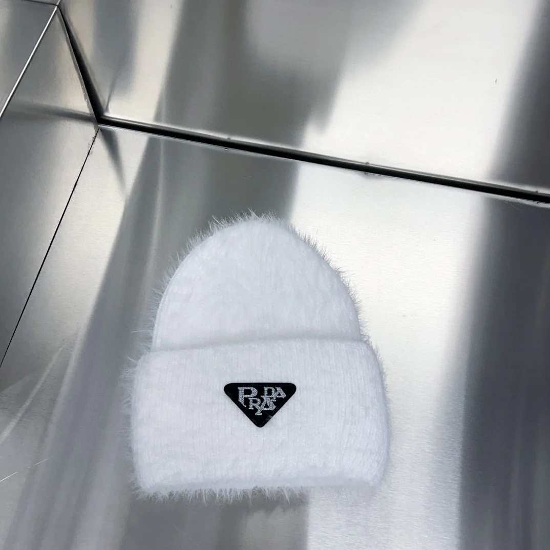 Prada - Новая шапка из искусственного меха норки