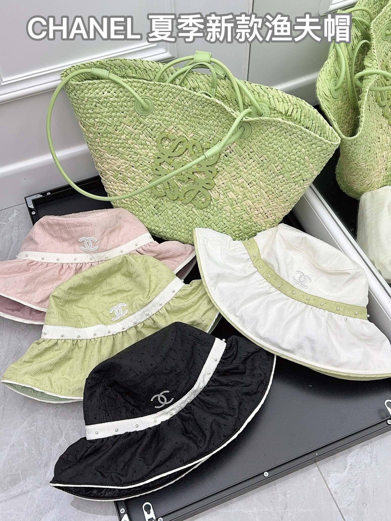 Chanel - Элегантная рыбацкая шляпа ручной работы с жемчугом