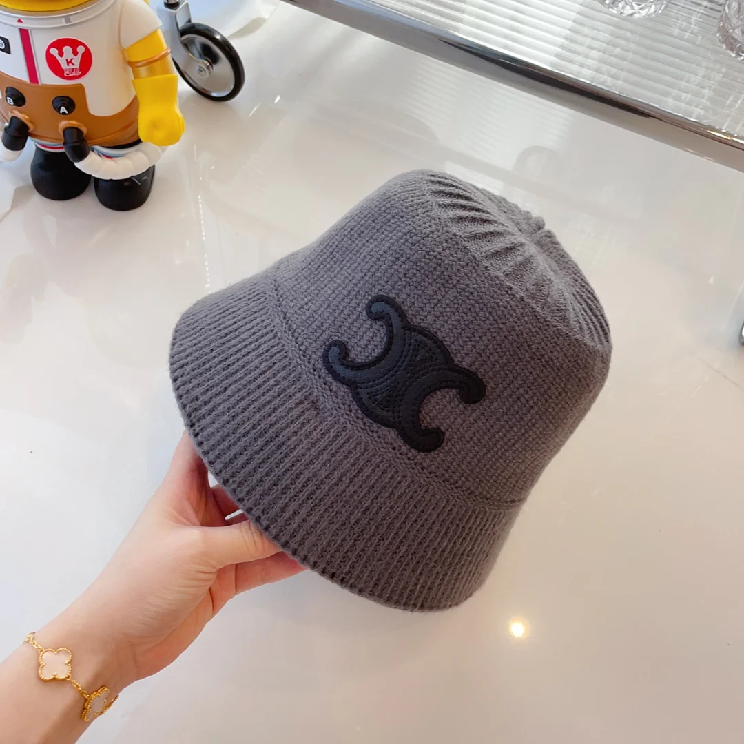 Вязаная рыбацкая шапка Celine в винтажном стиле с текстурной отделкой - серая.