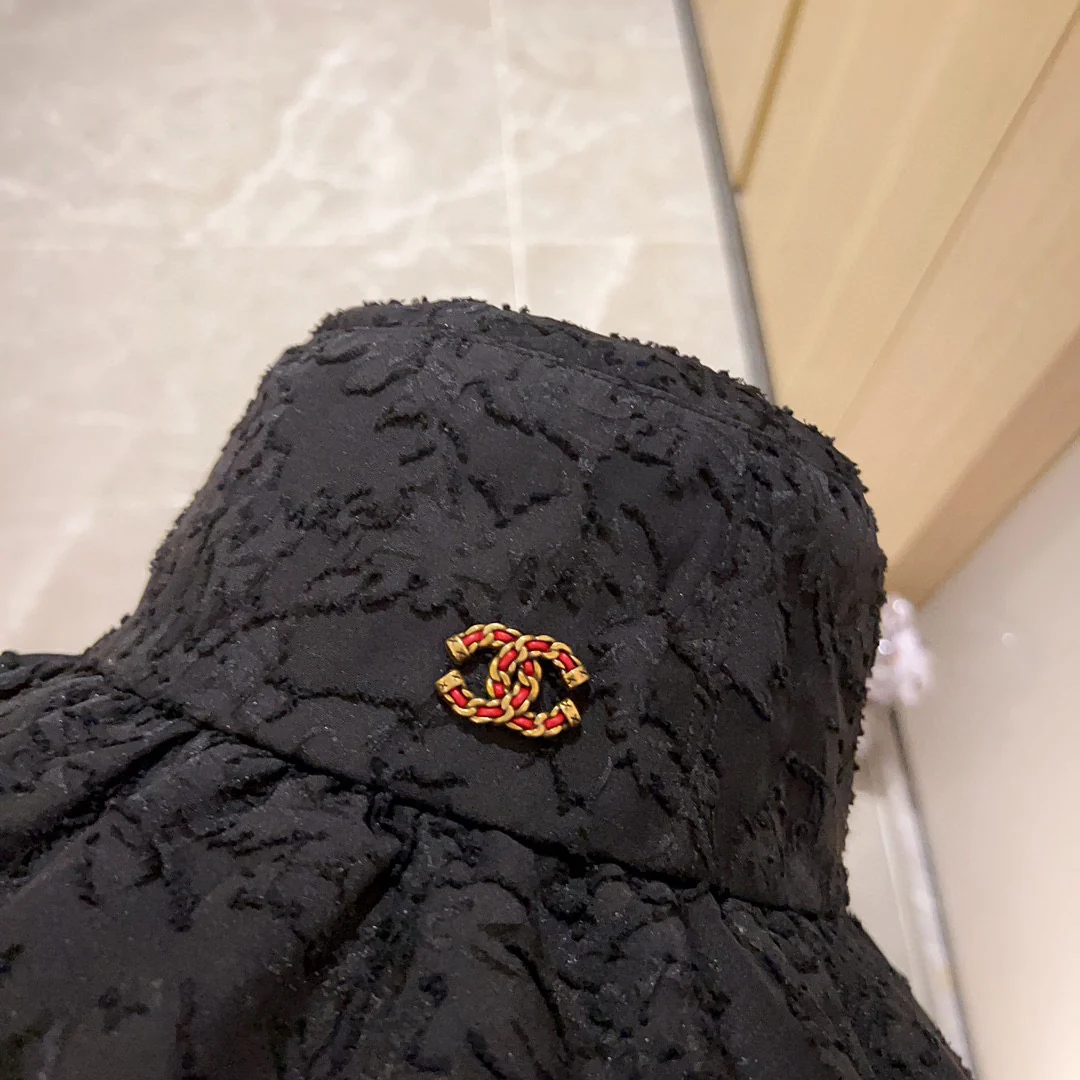 Новинка сезона весна/лето 2023 от Chanel - Складная рыбацкая шляпа - Черная - 1