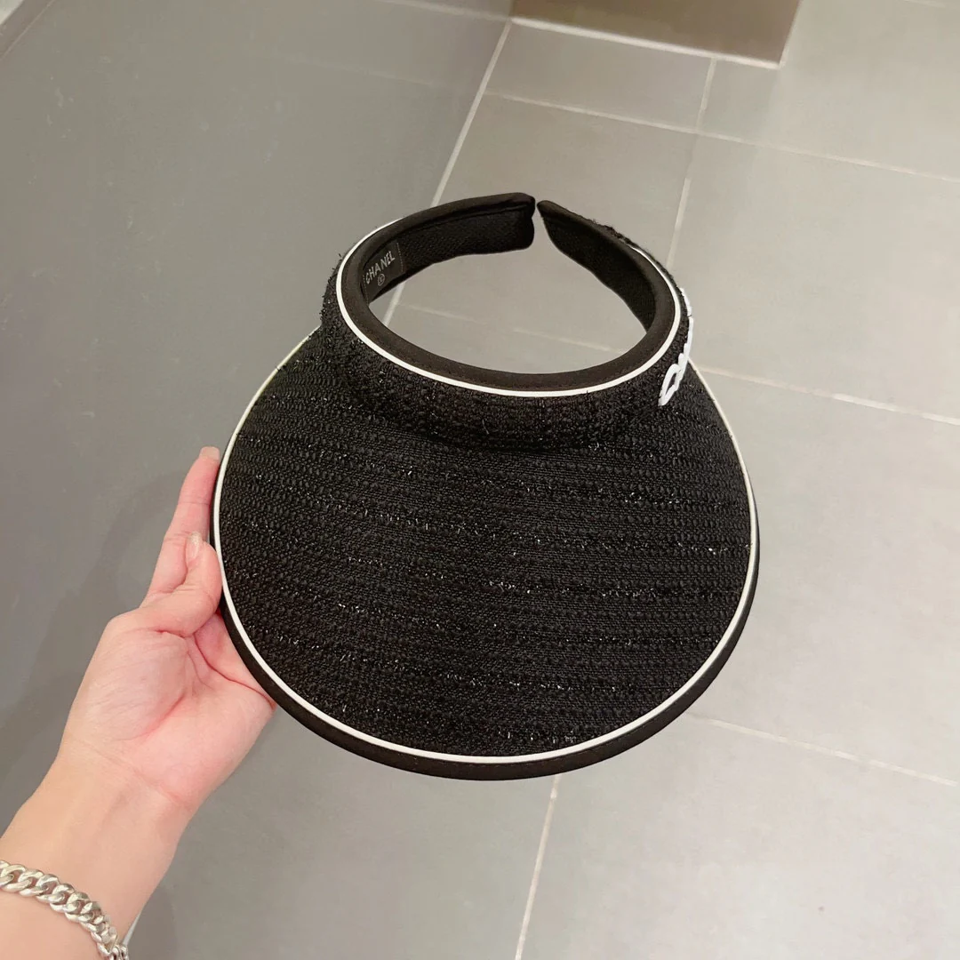 Новинка сезона весна/лето 2023 от Chanel - Солнцезащитный козырек с открытым верхом - Черный