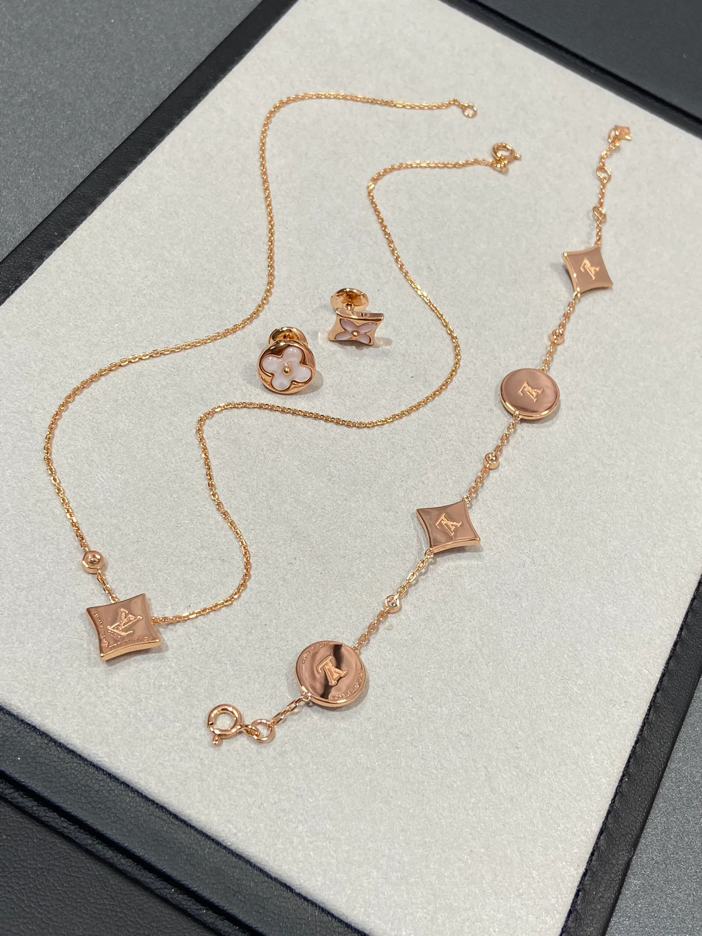 LV-Ожерелье 085