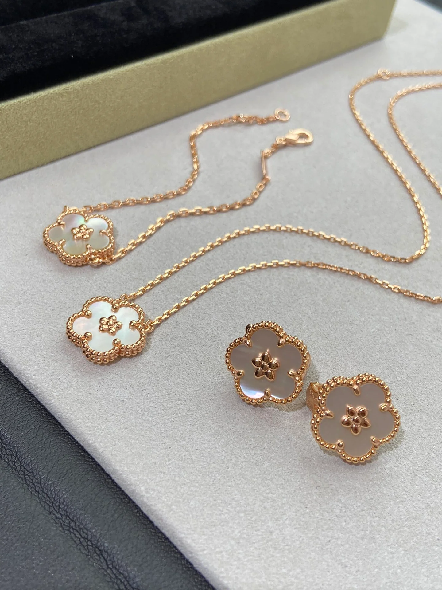 Van Vuitton - Колье 048