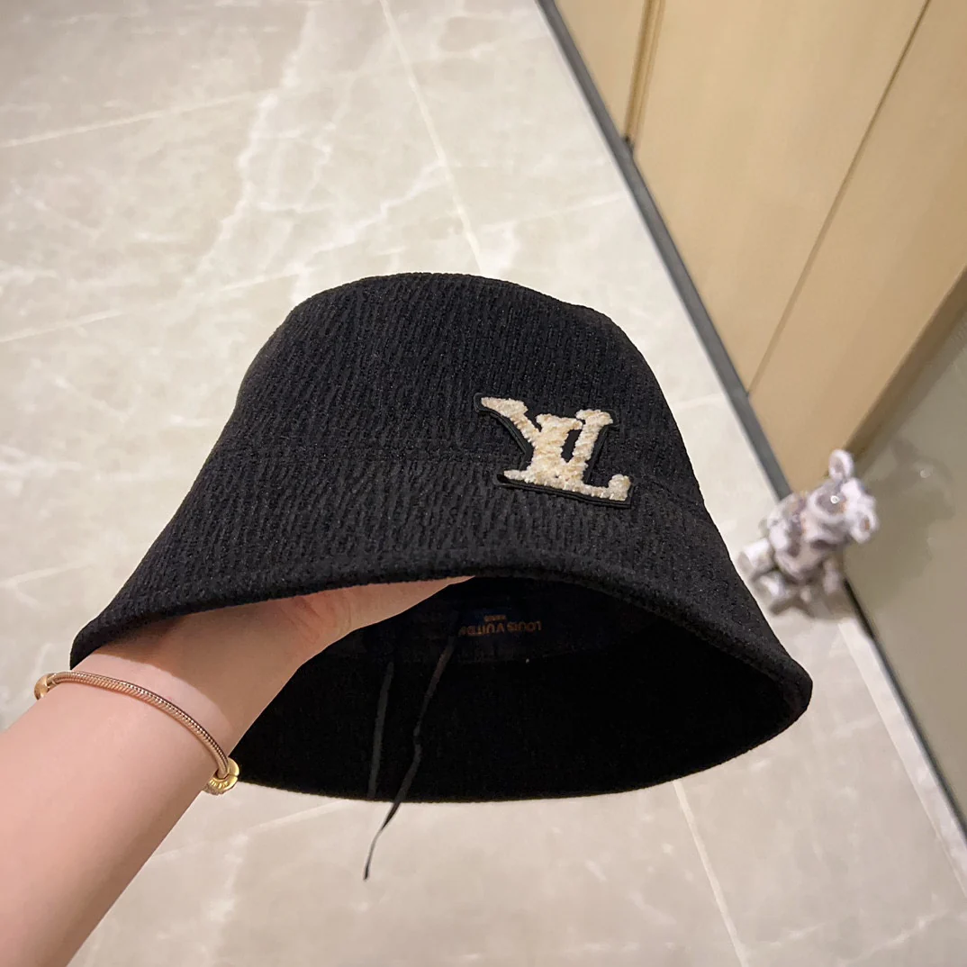 Панама LV 2023 из вельвета - черная