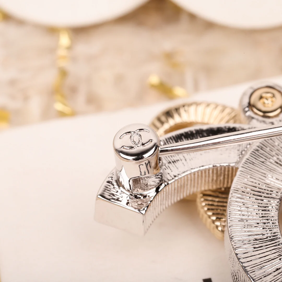 Брошь Chanel 162