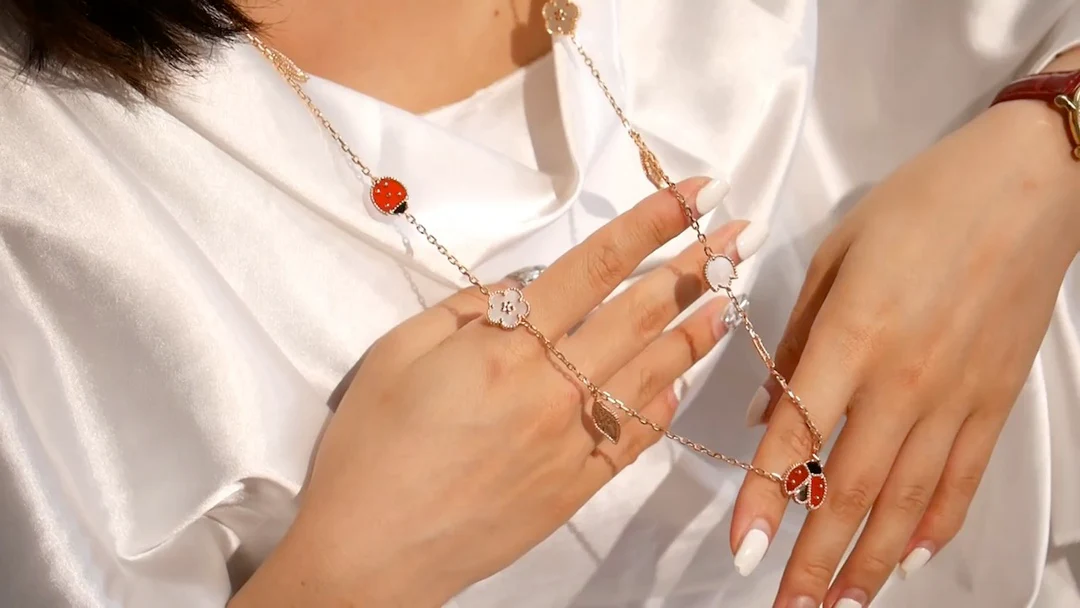 Van Vuitton - Колье 038