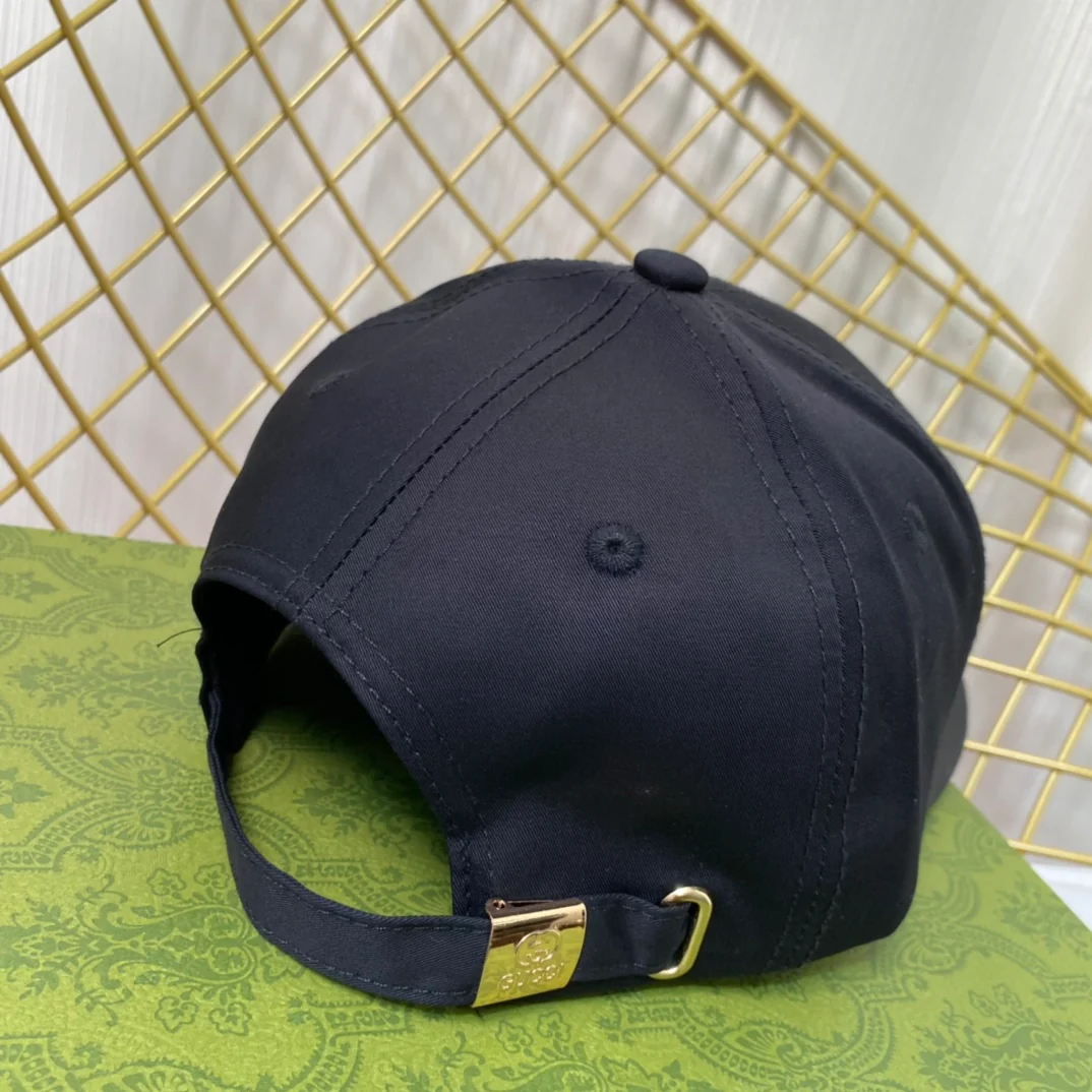 Gucci - Спортивная минималистичная бейсболка с вышивкой