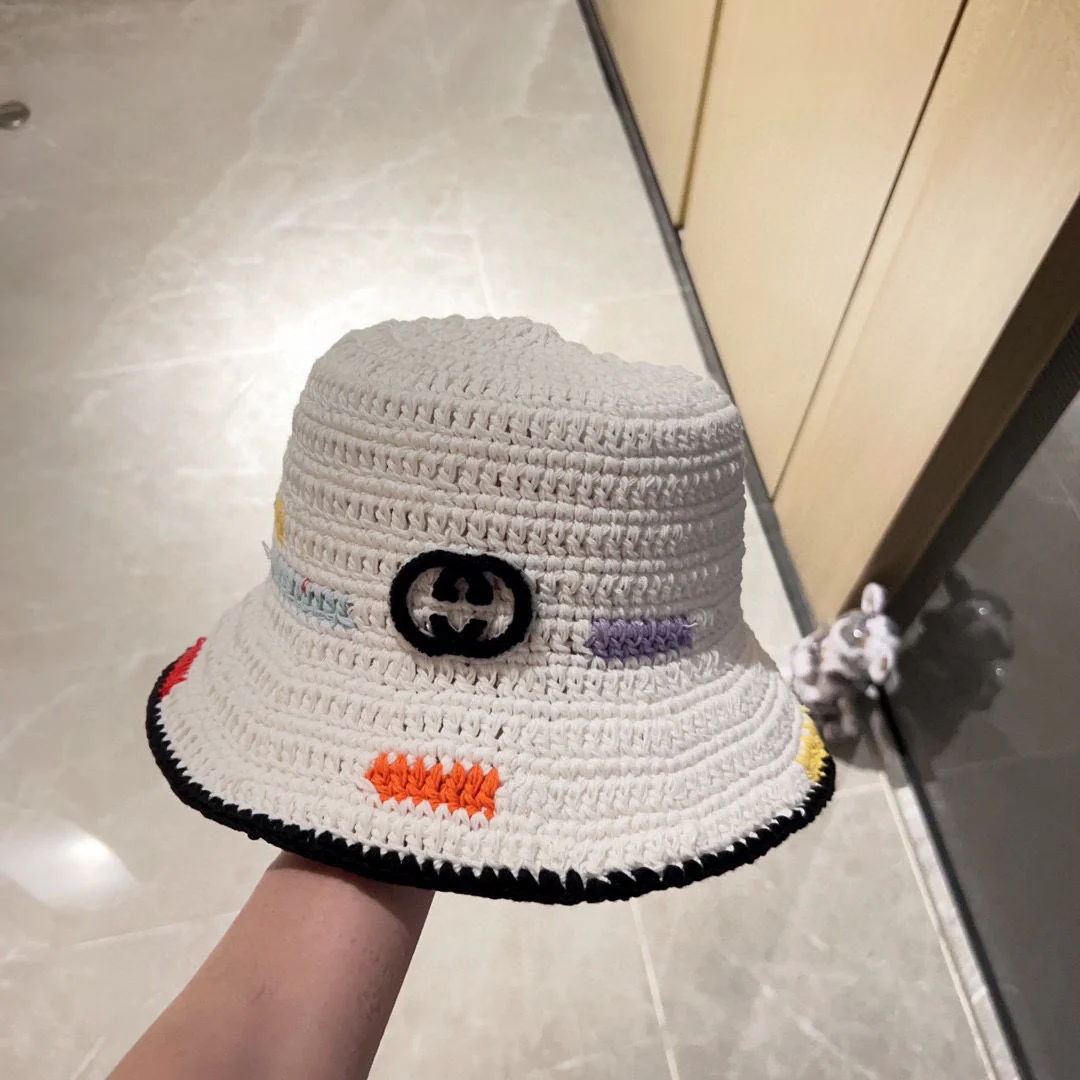 Вязаная рыбацкая шапка Gucci 2023 года, коллекция ?Ранняя осень?, белая.