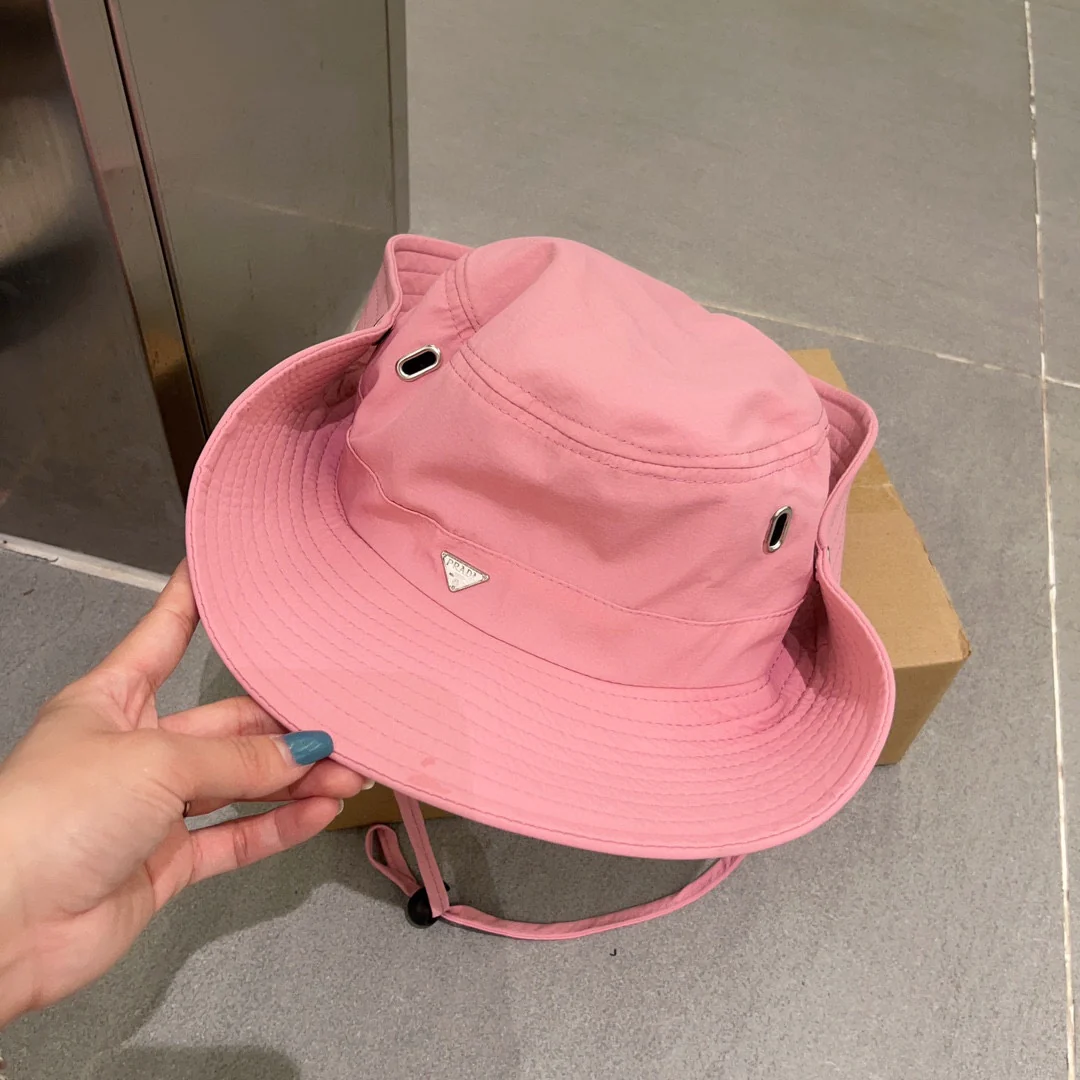 Новинка сезона весна/лето 2023 от Prada - Широкополая панама - Розовая