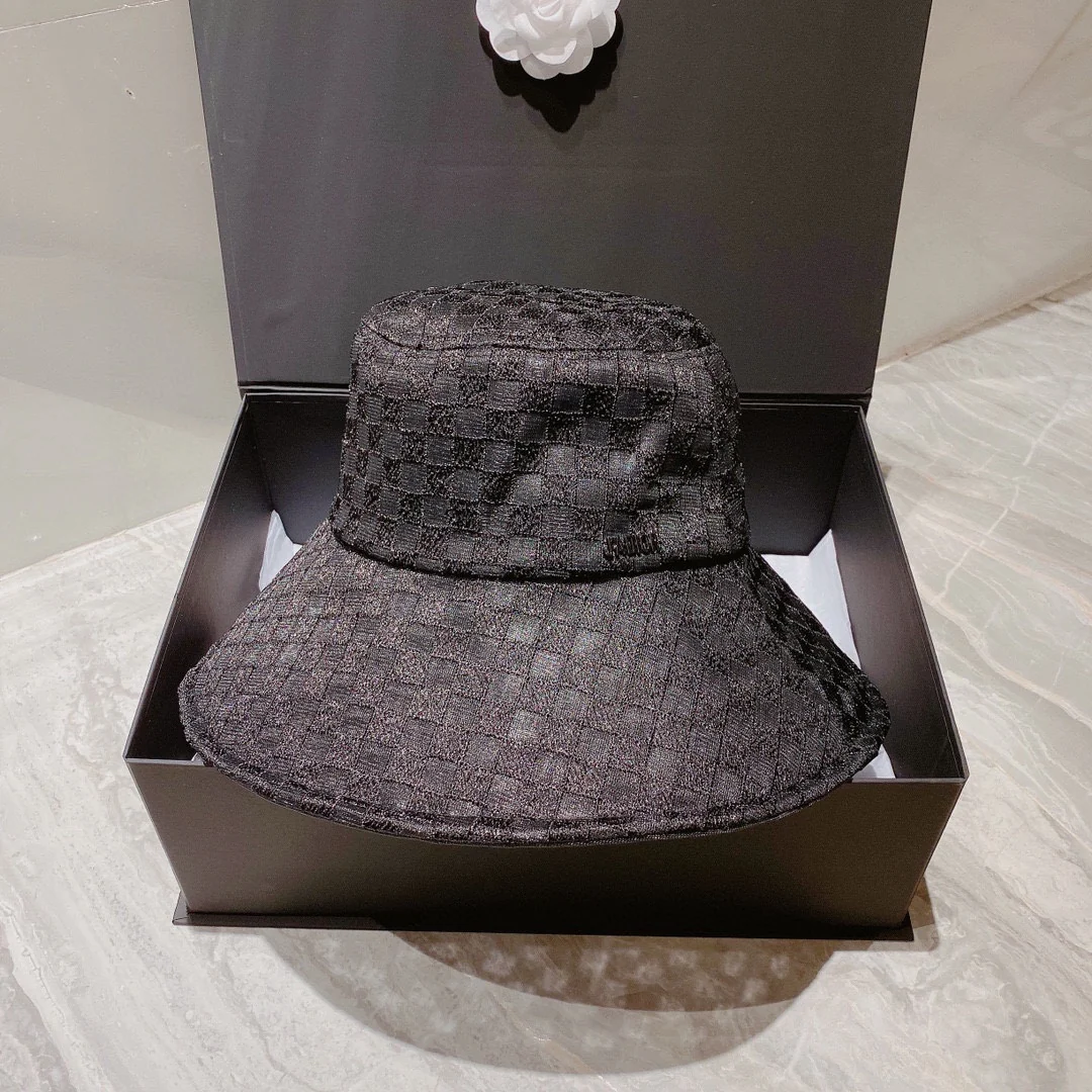 Панама в клетку от Dior