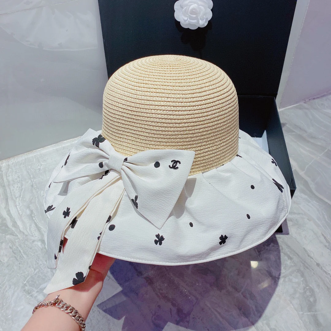 Chanel - Шляпа-бабочка в стиле пэчворк, широкая, из ткани, устойчивой к УФ-излучению.