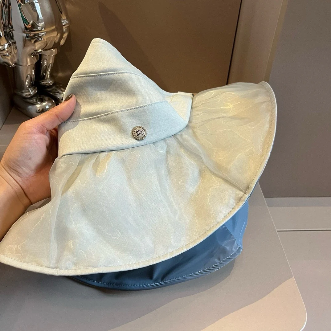 Miu Miu - Новая элегантная и свежая солнцезащитная шляпа 2024 года - белая.