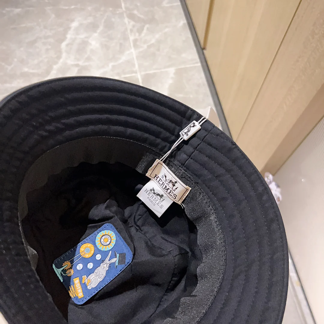 Новинка сезона весна/лето 2023 от Hermes - Панама - Черная