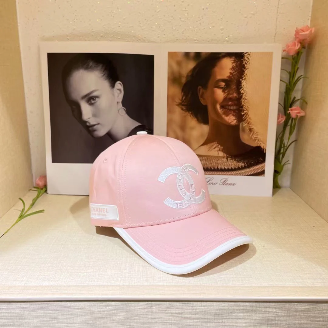 Коллекция Chanel Весна 2022 - Кепка-?утиный клюв?