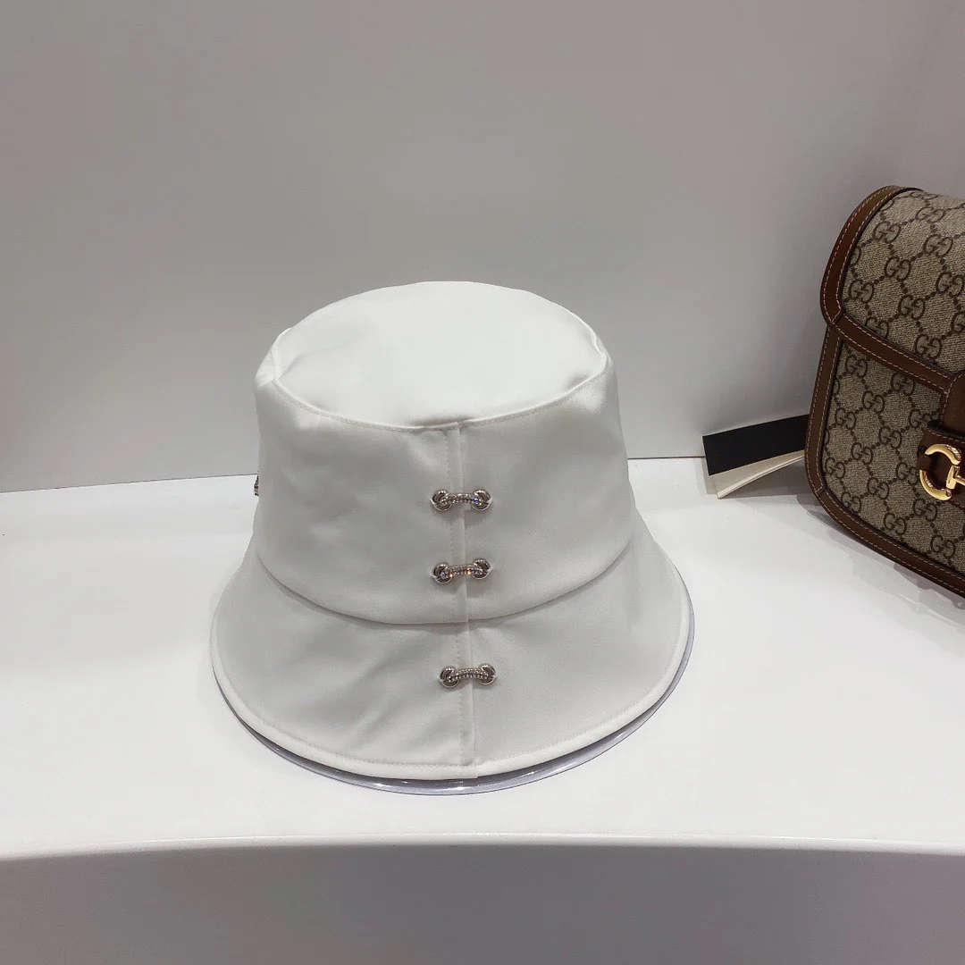 Водонепроницаемая рыбацкая шляпа Balenciaga из ледяного шелкового атласа с декоративным маленьким железным кольцом — 3 цвета.