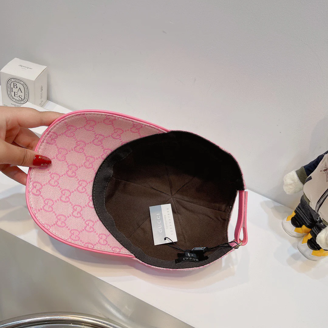 Классическая холщовая бейсболка Gucci с небольшой вышивкой - розовая