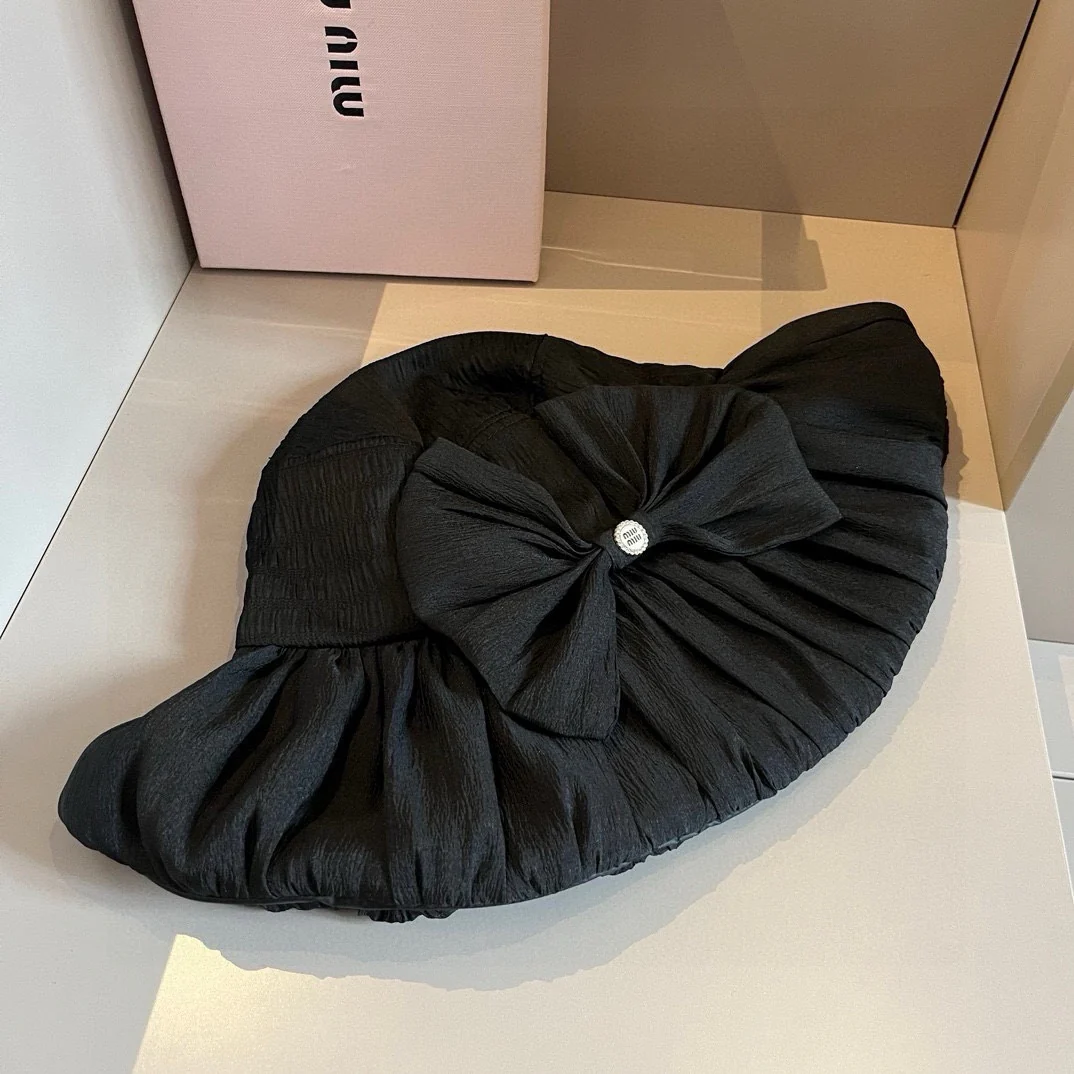 Новая плиссированная шляпа от солнца Miu Miu 2024 с бантом - черная