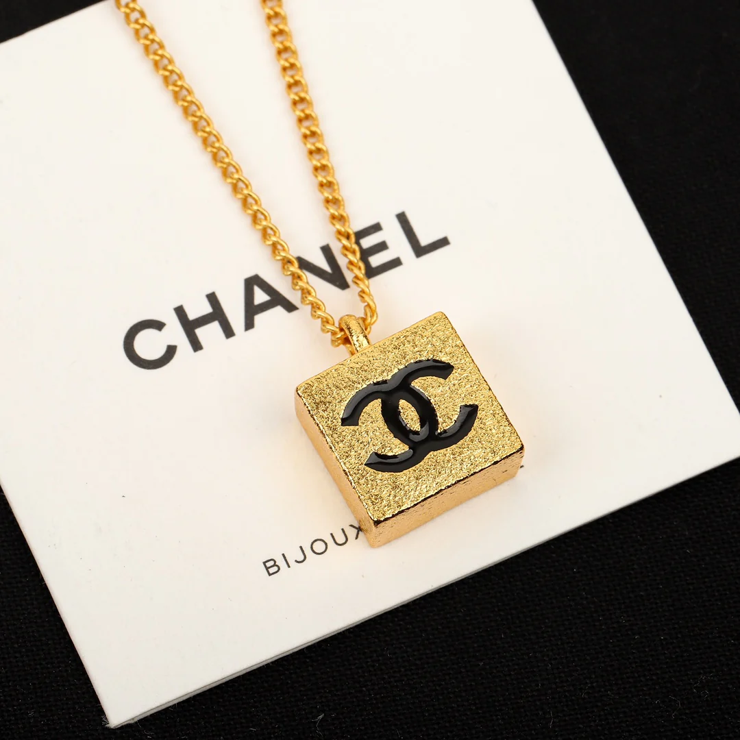 Chanel - Колье 382