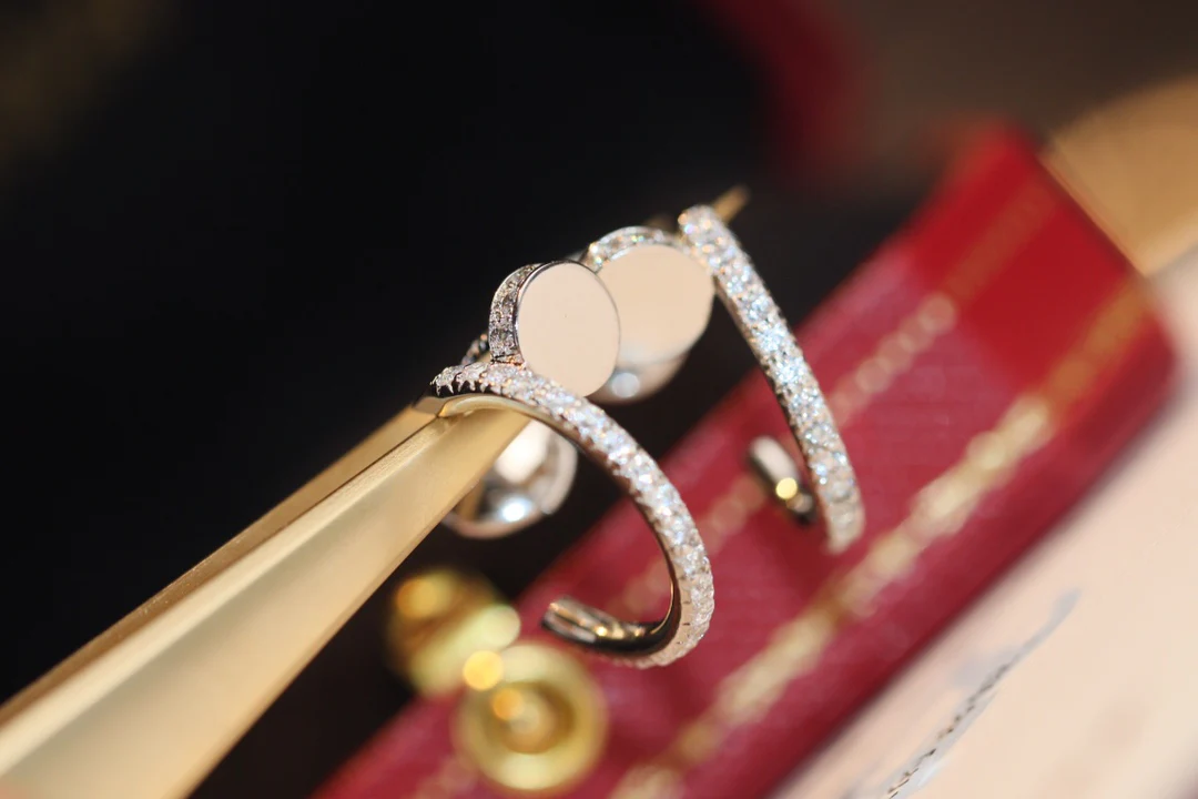 Маленькие серьги-гвоздики Cartier - платина - полностью с бриллиантами