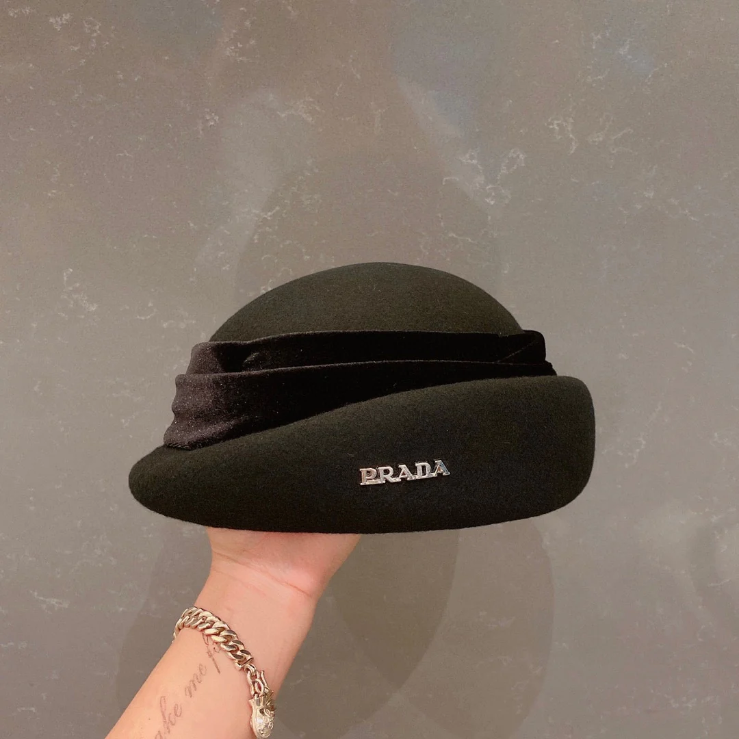 Prada - Шерстяная шапка - Черная