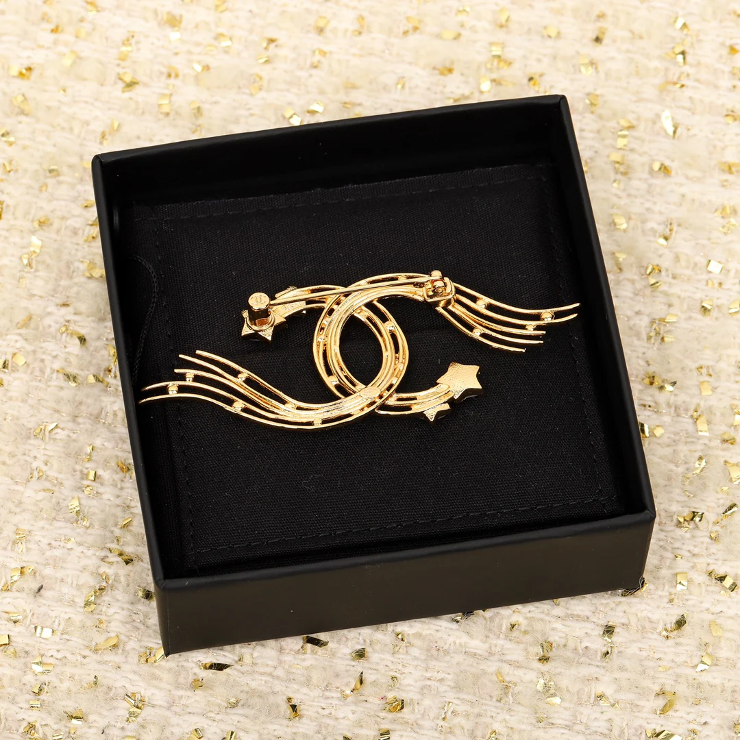 Брошь Chanel 145