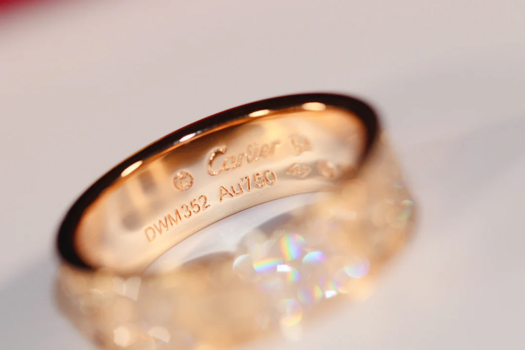 Кольцо Cartier Love - Starry Night в смелом дизайне