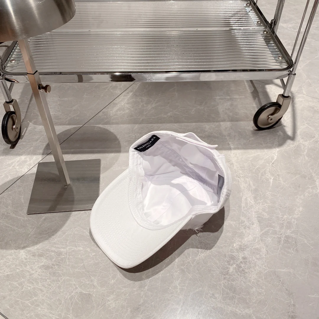 Balenciaga - Бейсболка с усами - Белая