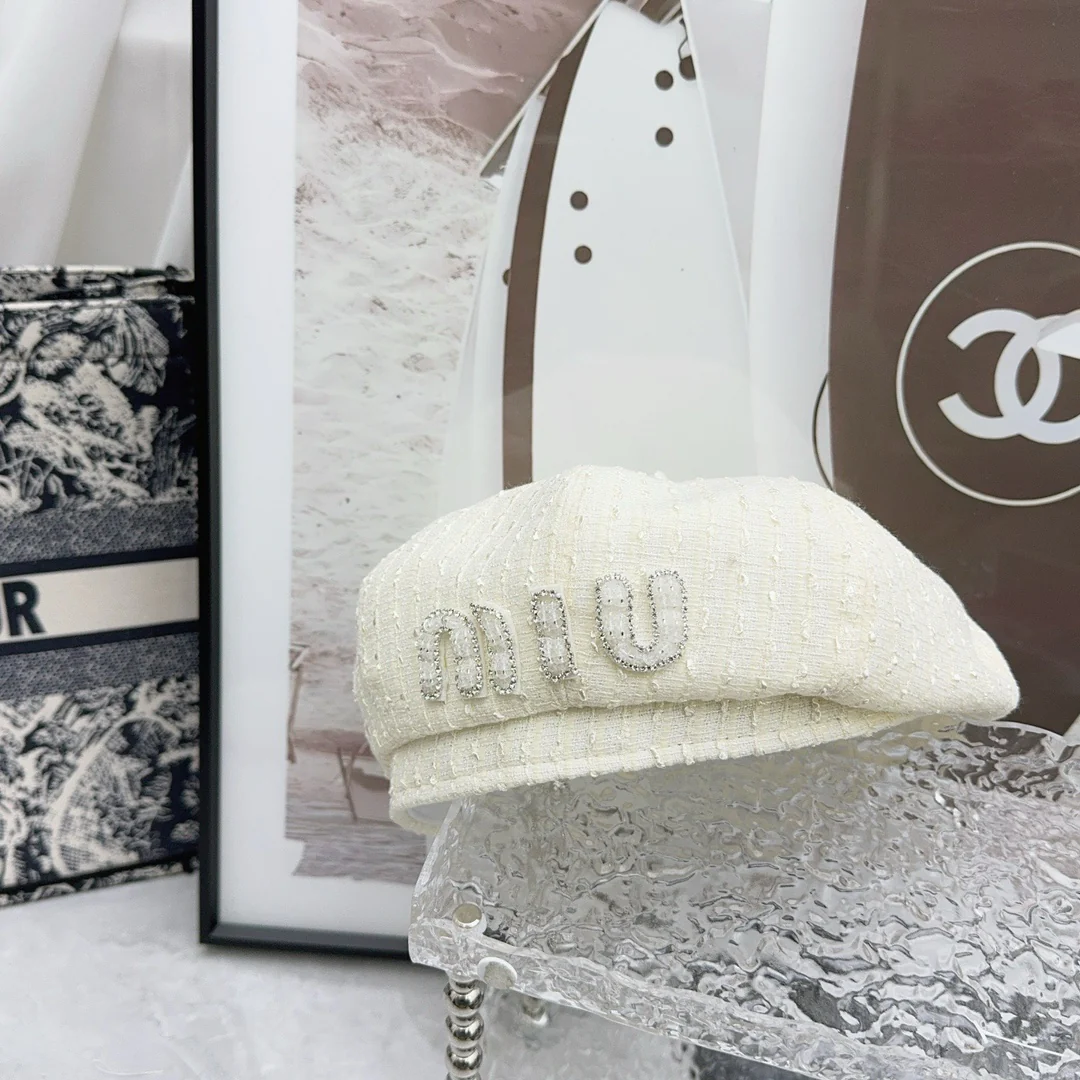 Берет Miu Miu с пайетками - белый