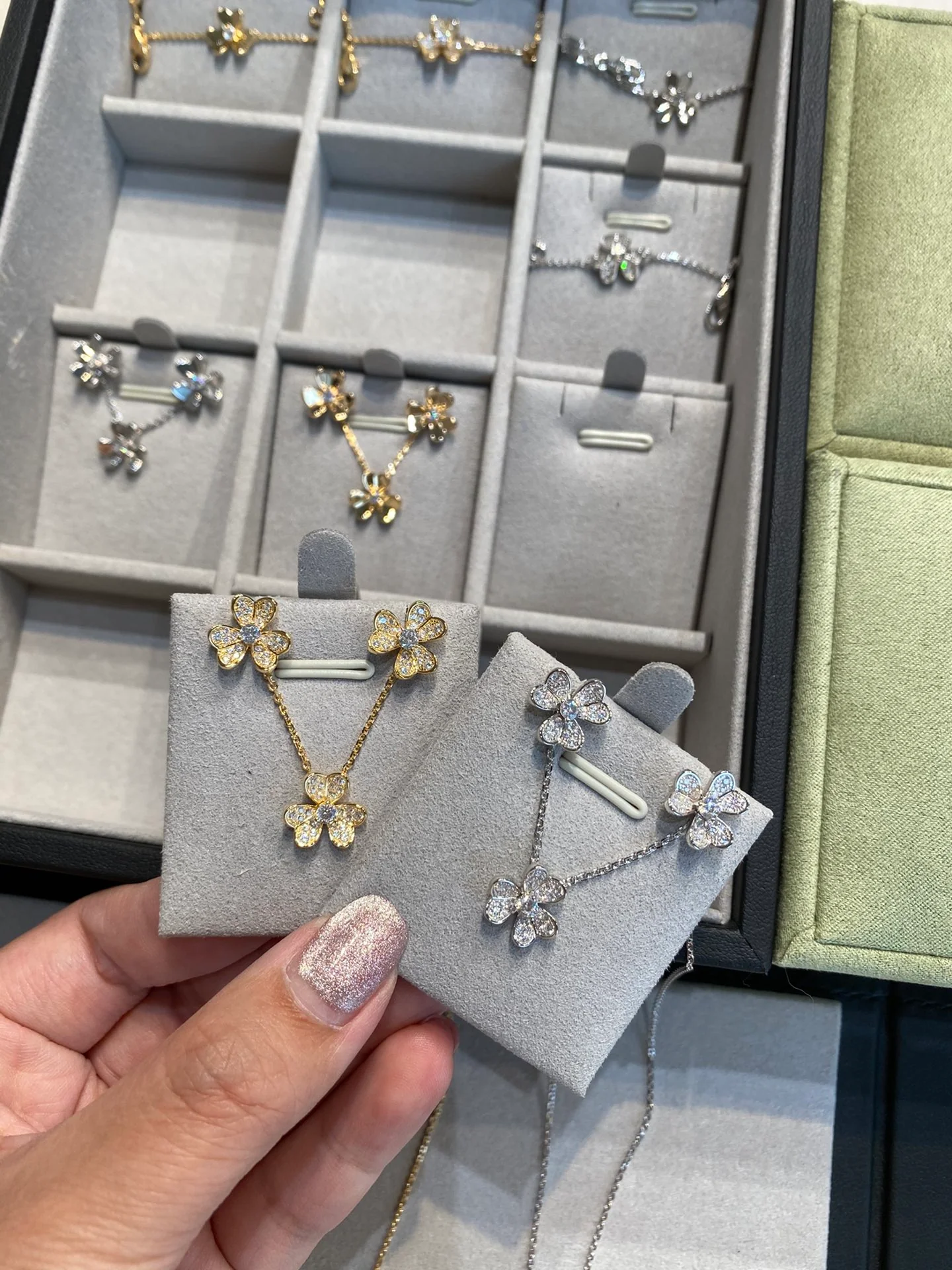 Van Vuitton - Колье 049