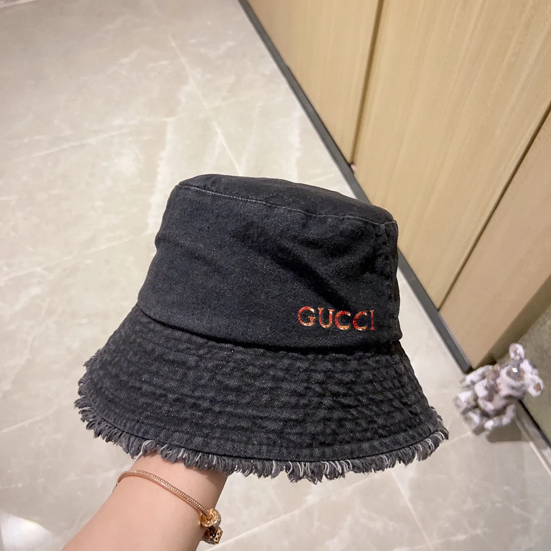 Новинка сезона весна/лето 2023 от Gucci - Джинсовая панама с бахромой - Черная