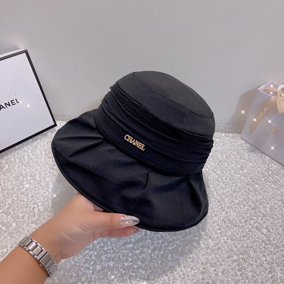 Плиссированная шляпа от солнца от Chanel