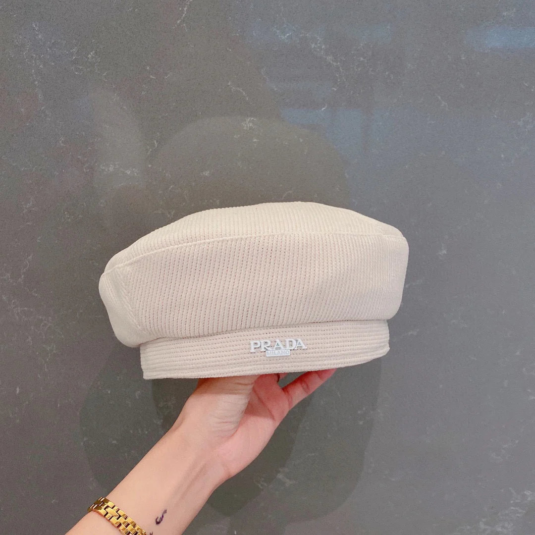 Берет Prada из вельвета - белый - 1