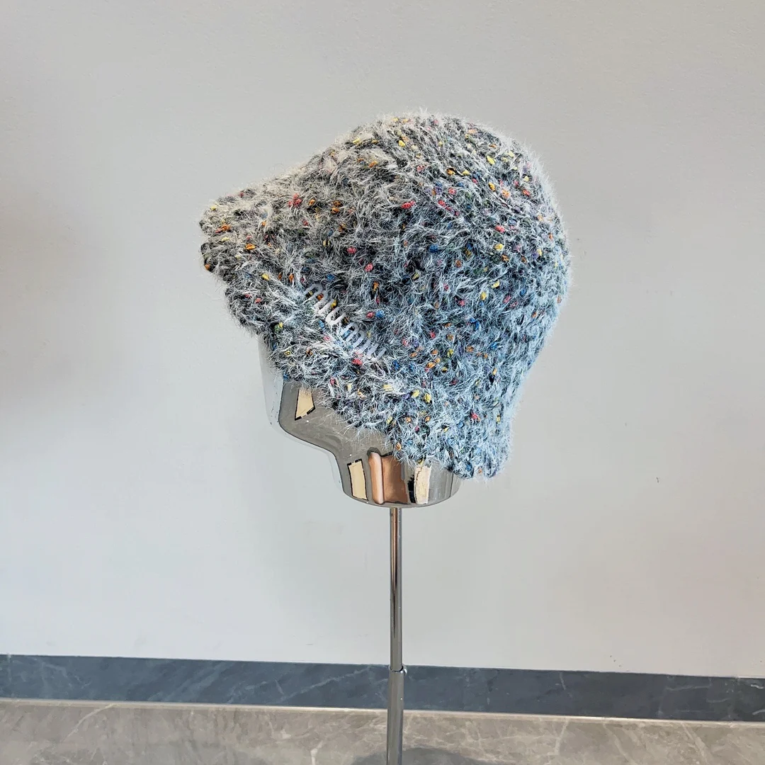 Miu Miu - Новая красочная вязаная шапка из осенне-зимней коллекции - Черная