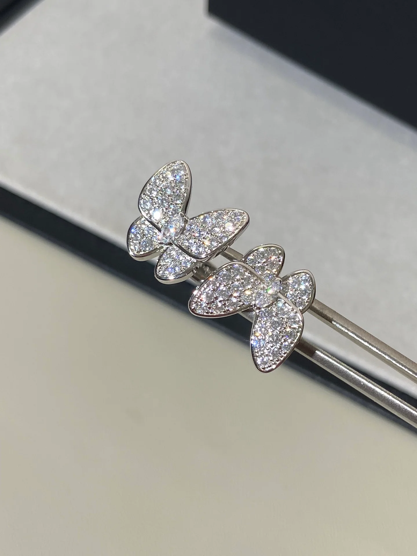 Ван Век - Кольцо 083