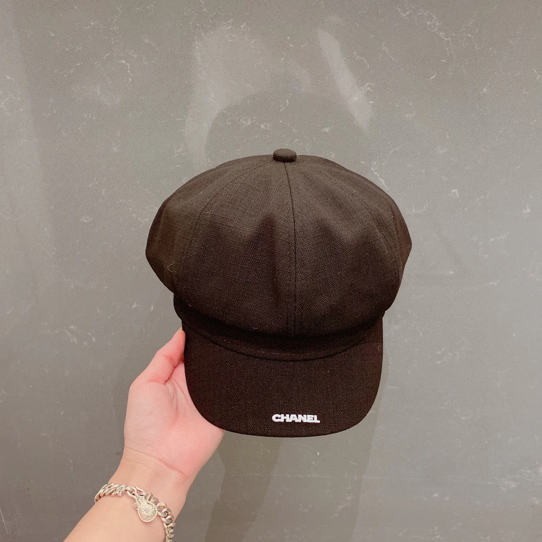 Chanel - Черный берет с утиным клювом