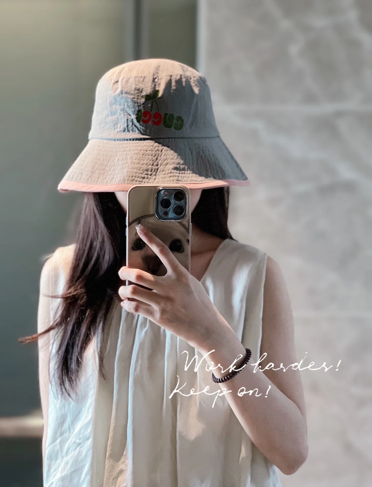 Новая универсальная панама Gucci 2023 года в стиле ?конфетные цвета? — серая.