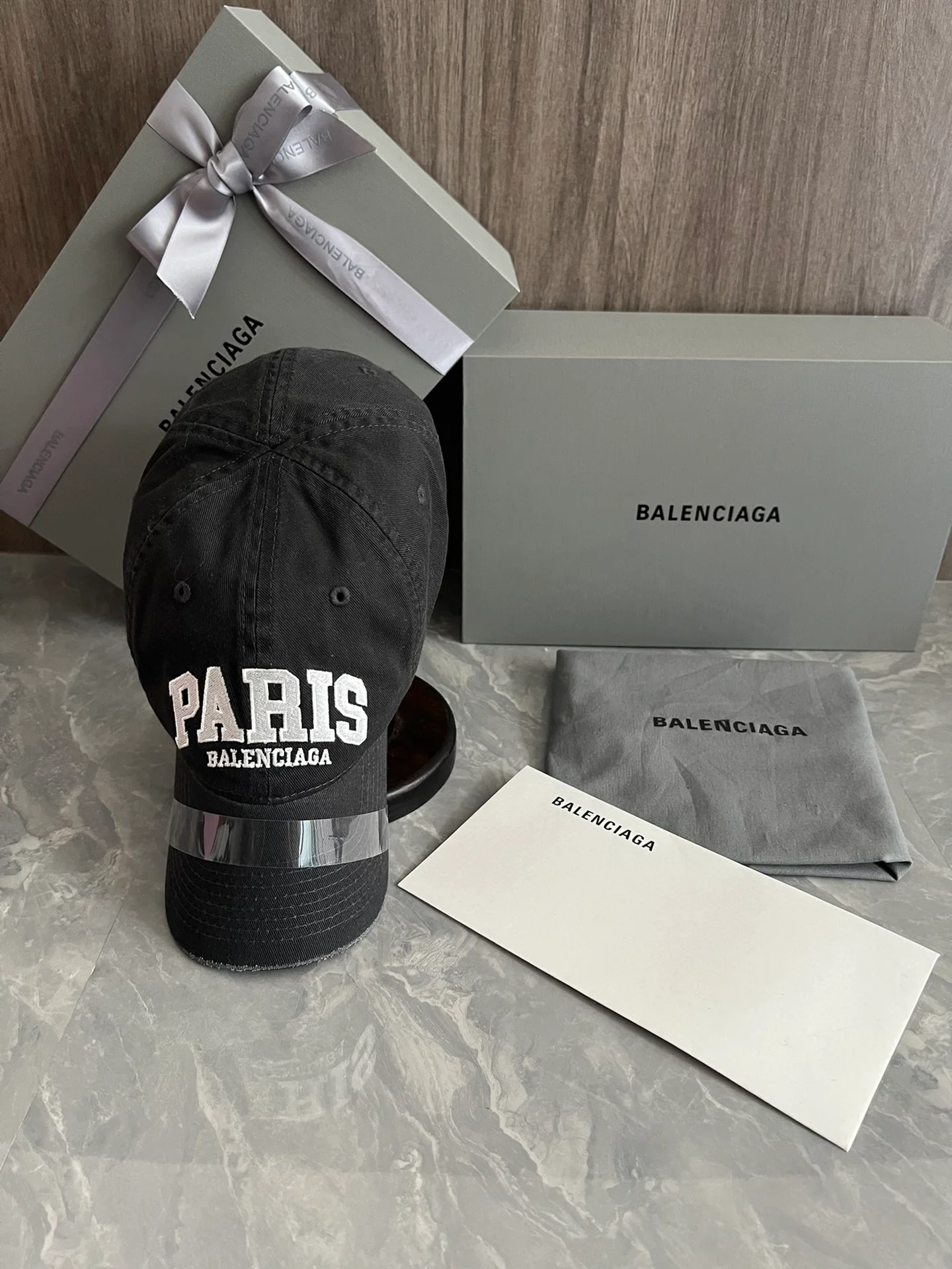 Balenciaga - Бейсболка в стиле ретро City Collection с эффектом потертости - Черная