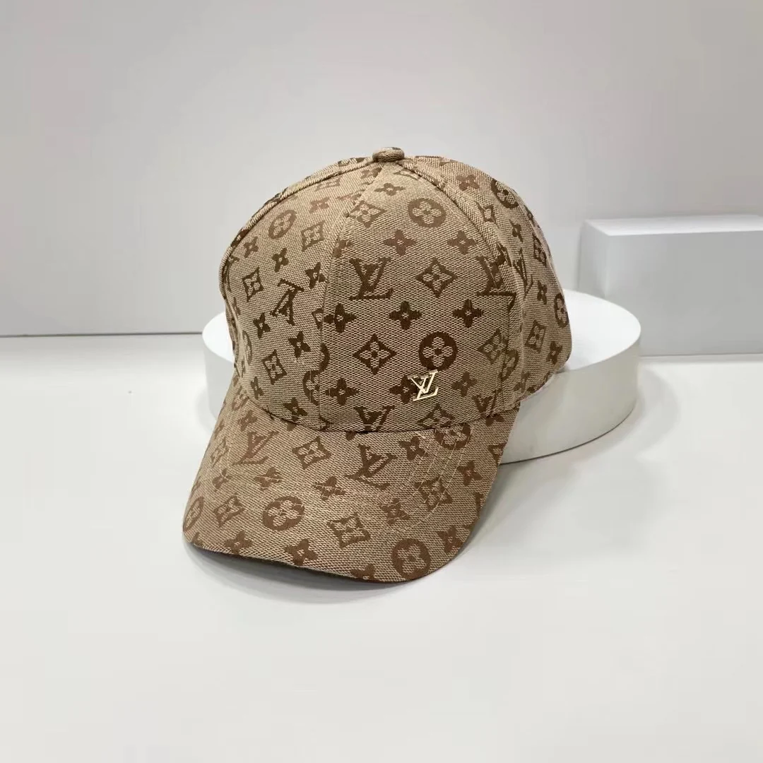 Бейсболка LV