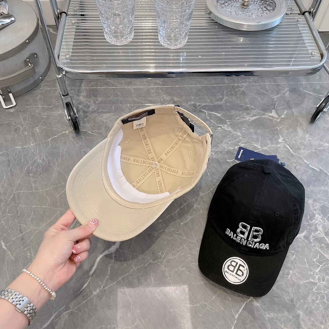 Бейсболка Balenciaga с градиентным рисунком