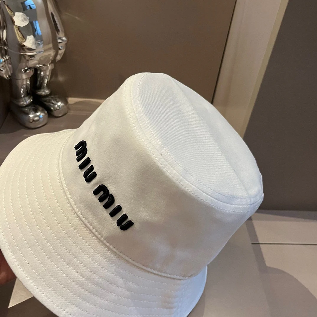 Вышитая рыбацкая шляпа Miu Miu - белая