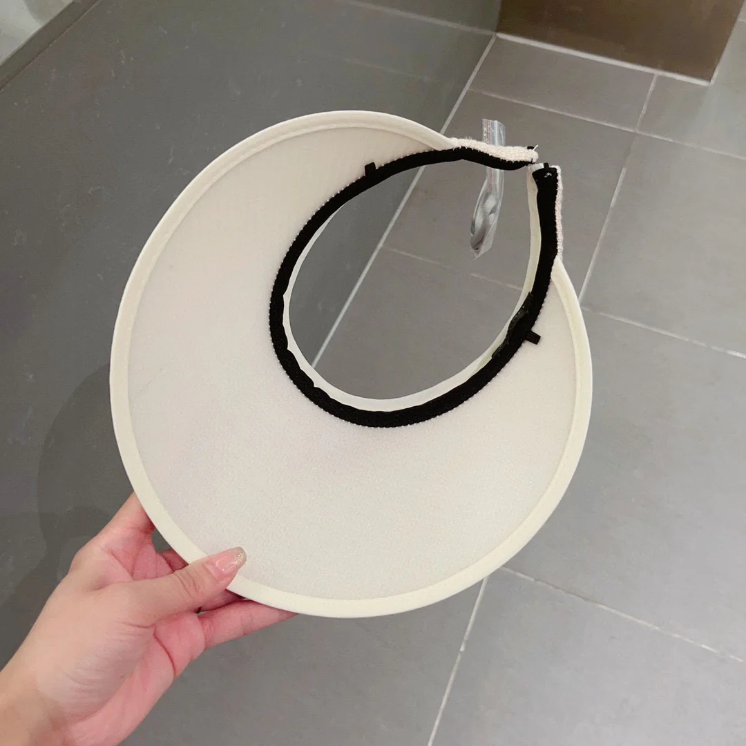 Новинка сезона весна/лето 2023 от Chanel - Солнцезащитный козырек с открытым верхом - Белый