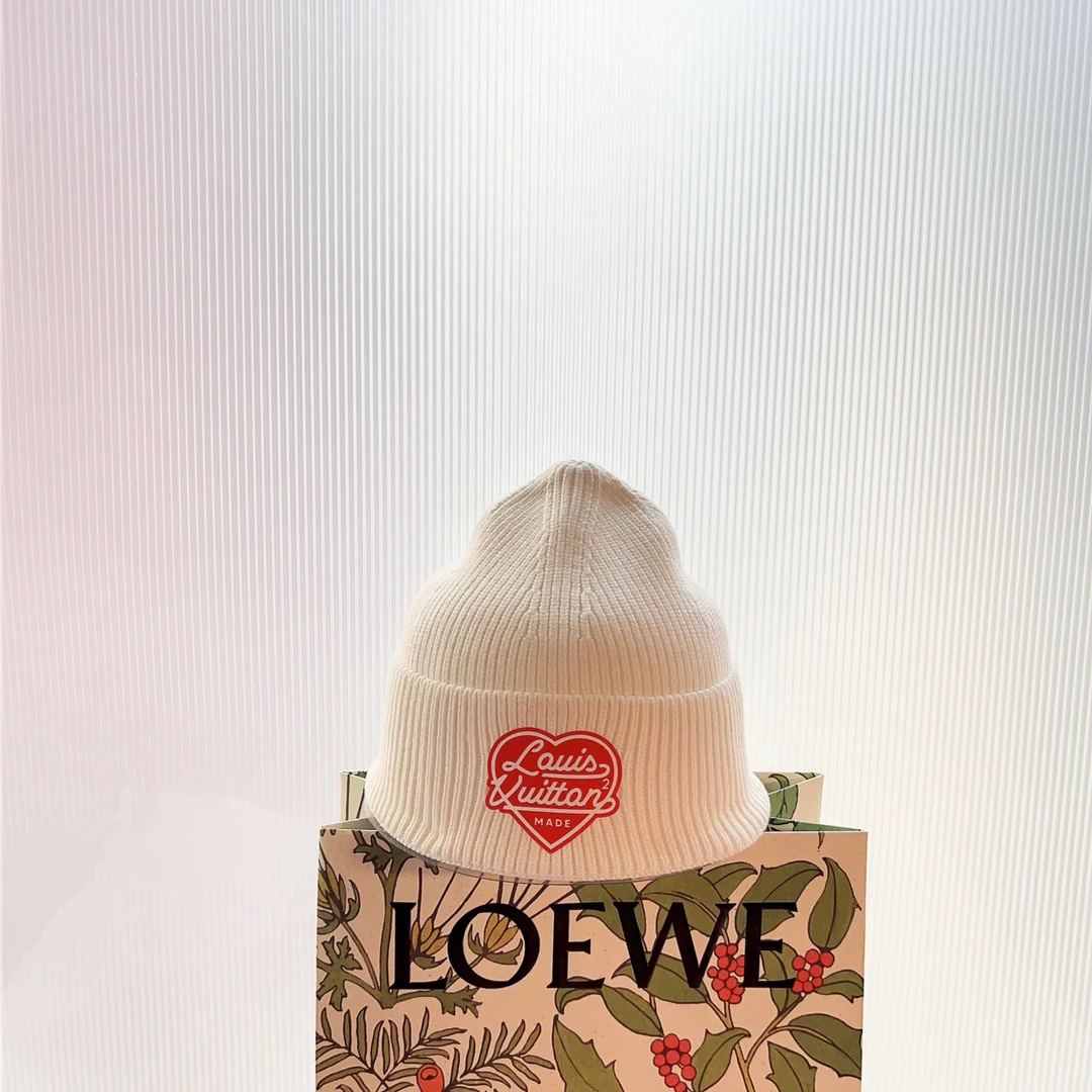 LV - Вязаная шапка-бини - Унисекс - Белая