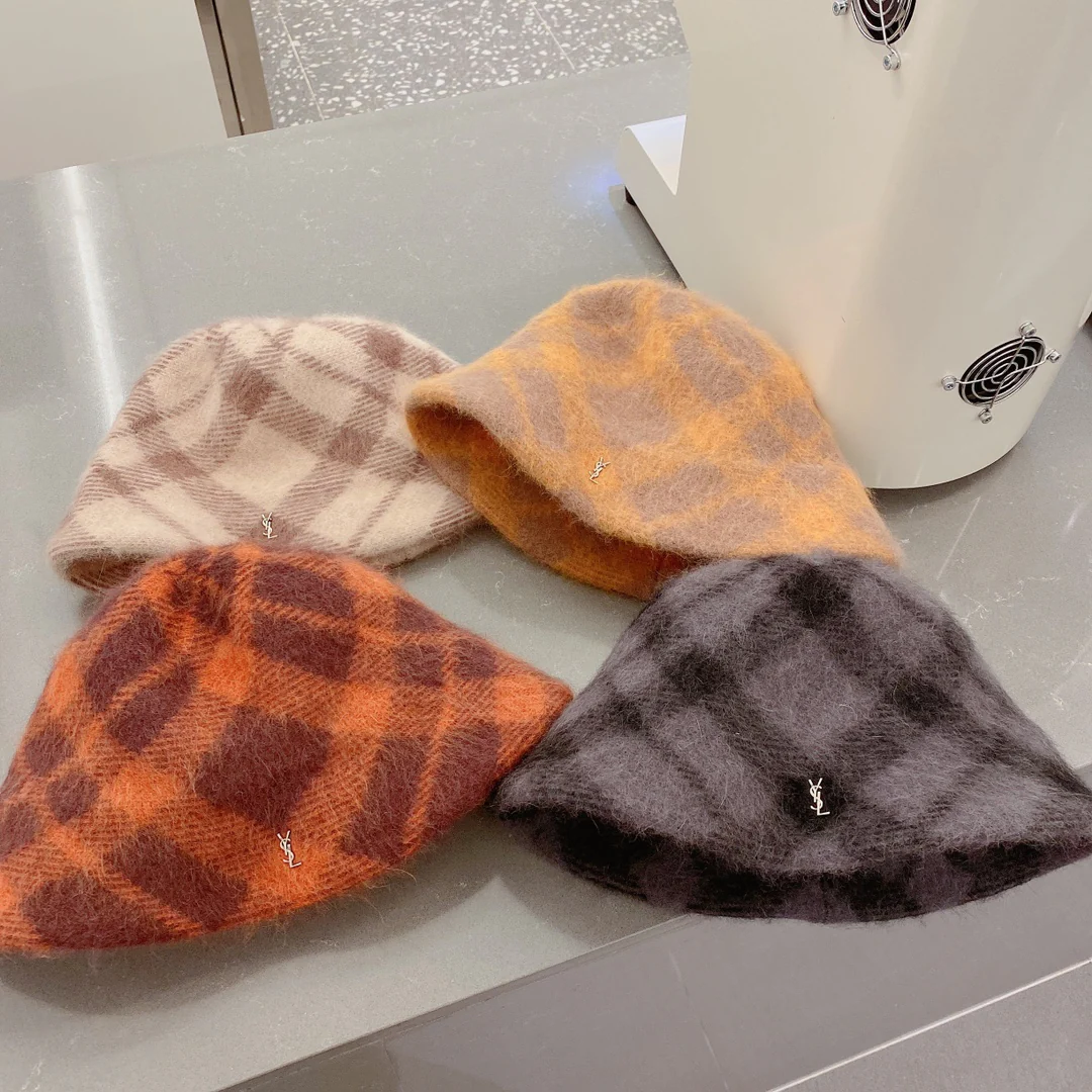 Шляпа рыбака из клетчатой ??шерсти Saint Y.L.